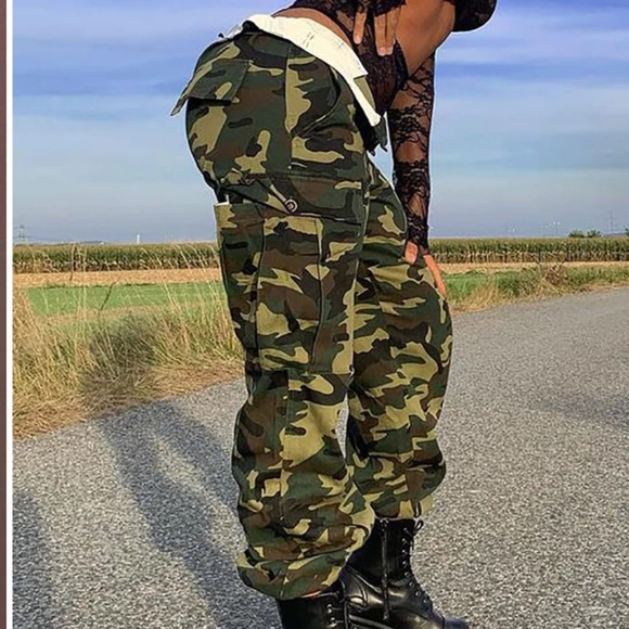 Fashion Nova Pants - Oversized camo pants